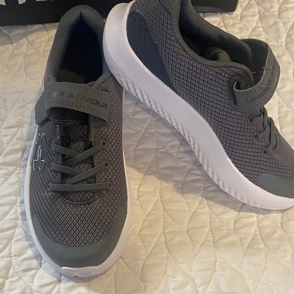 Under Armour Charcoal Athletic Shoes